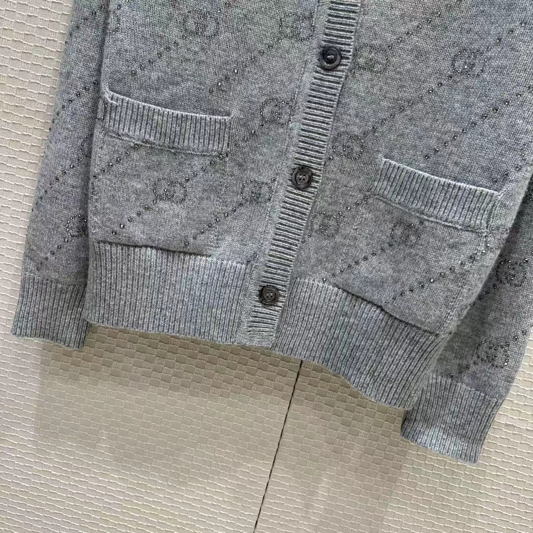 G*u*i women gg cashmere cardigan interlocking g crewneck long sleeves two front pockets