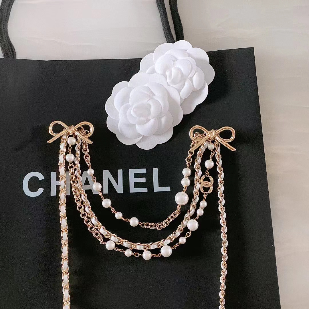 Chanel Women CC Chain Belt Gold Metal Resin Glass Pearls Strass White Calfskin Leather