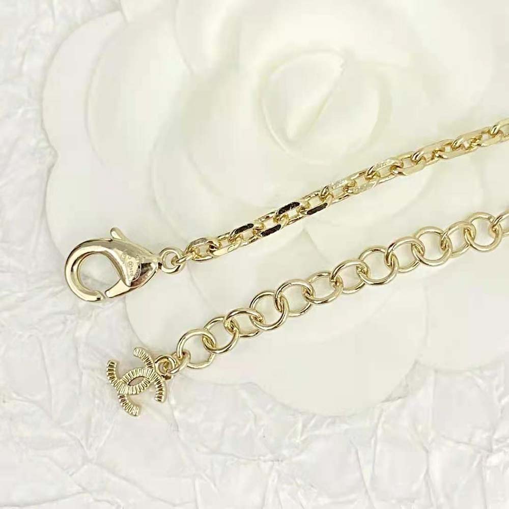 Chanel Women Necklace in Metal Resin Glass Pearls and Strass