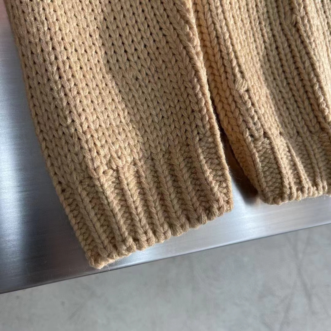 G*u*i women gg knit wool sweater G*u*i intarsia camel ivory crewneck long sleeves