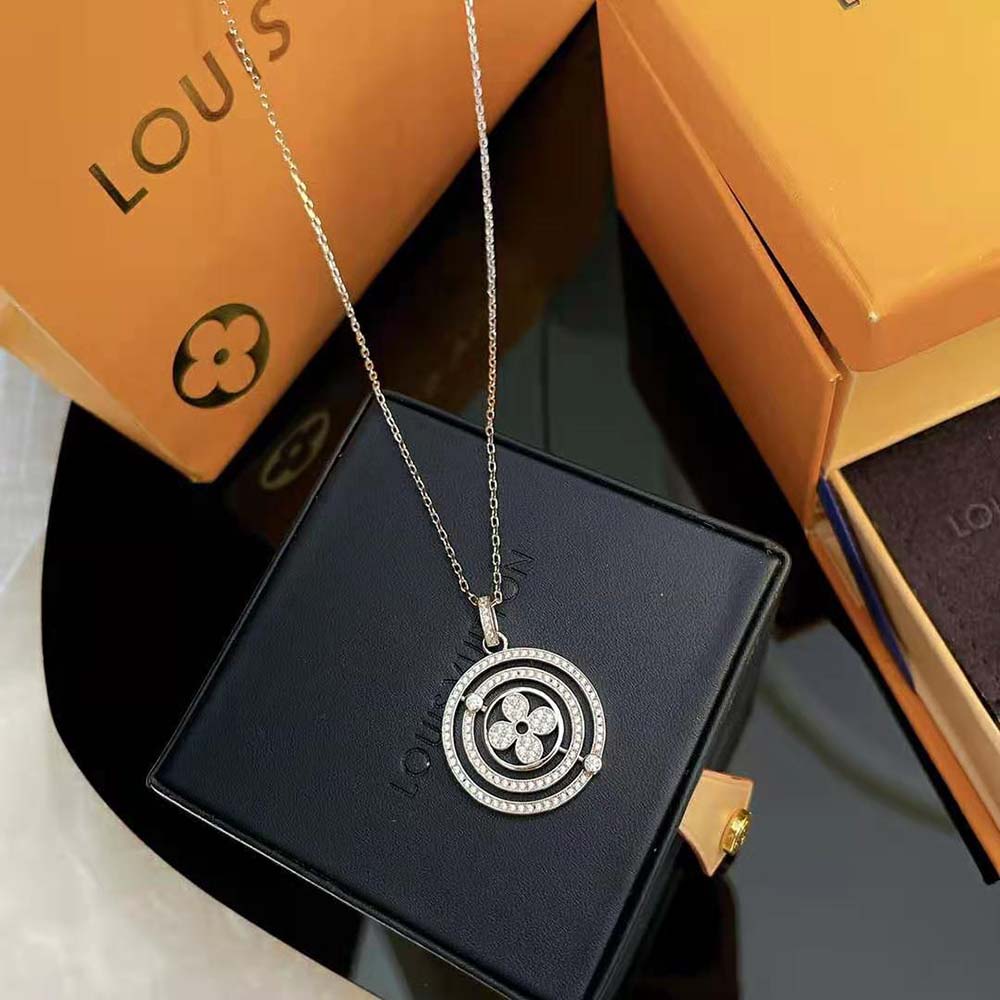 louis vuitton women idylle blossom medallion white gold and Di*m*nds