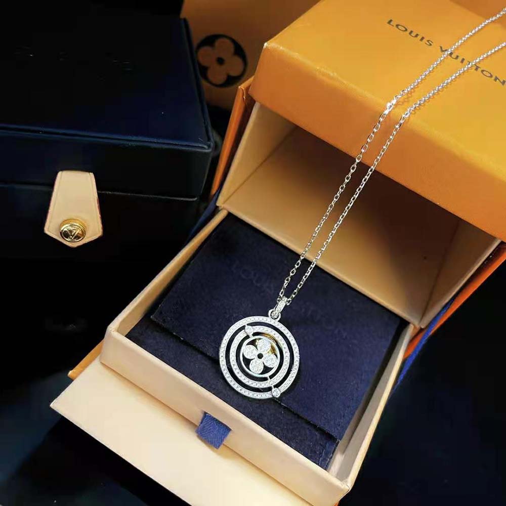 louis vuitton women idylle blossom medallion white gold and Di*m*nds