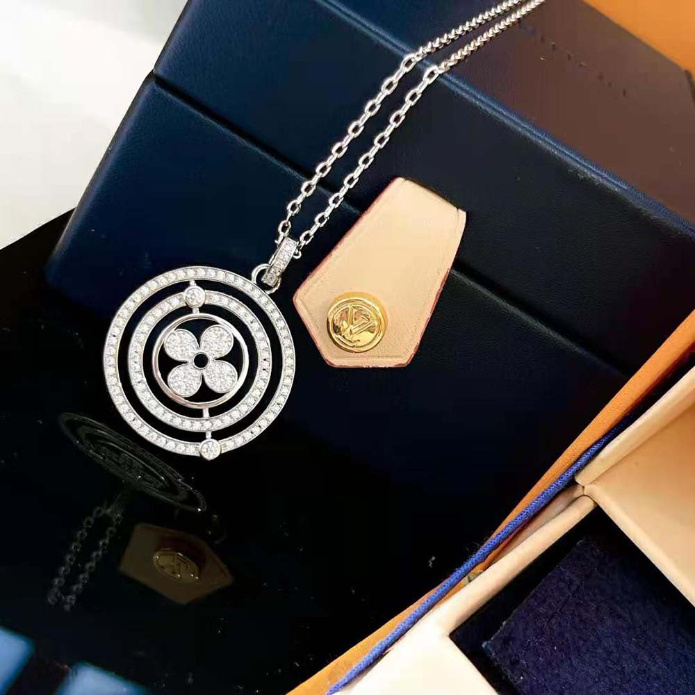 louis vuitton women idylle blossom medallion white gold and Di*m*nds