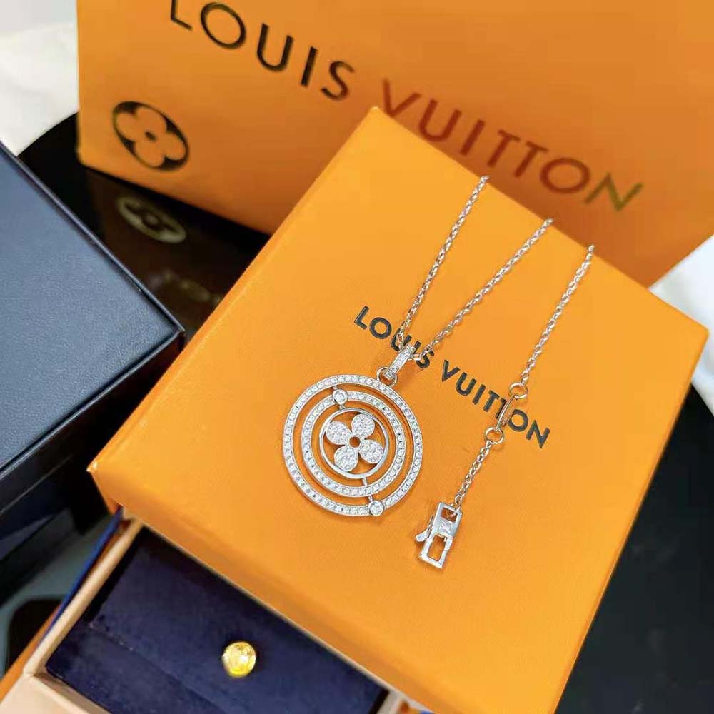 louis vuitton women idylle blossom medallion white gold and Di*m*nds
