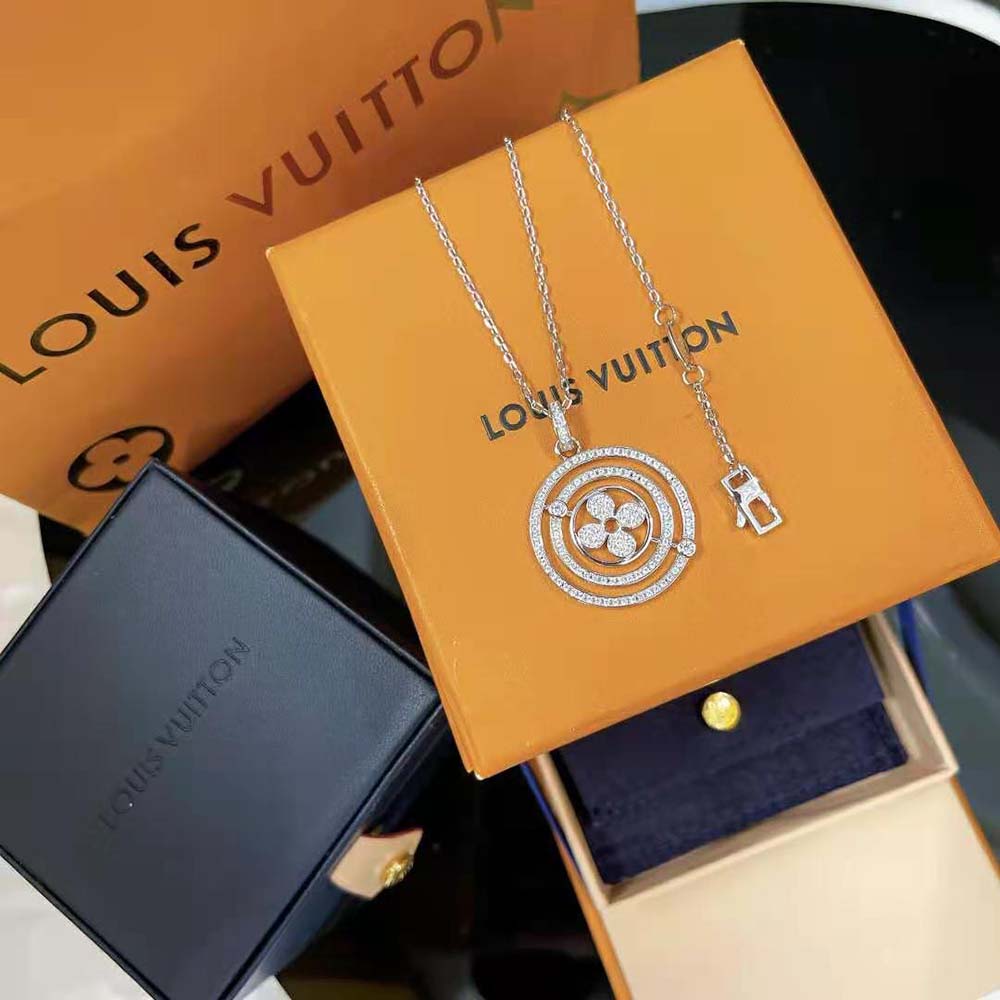 louis vuitton women idylle blossom medallion white gold and Di*m*nds