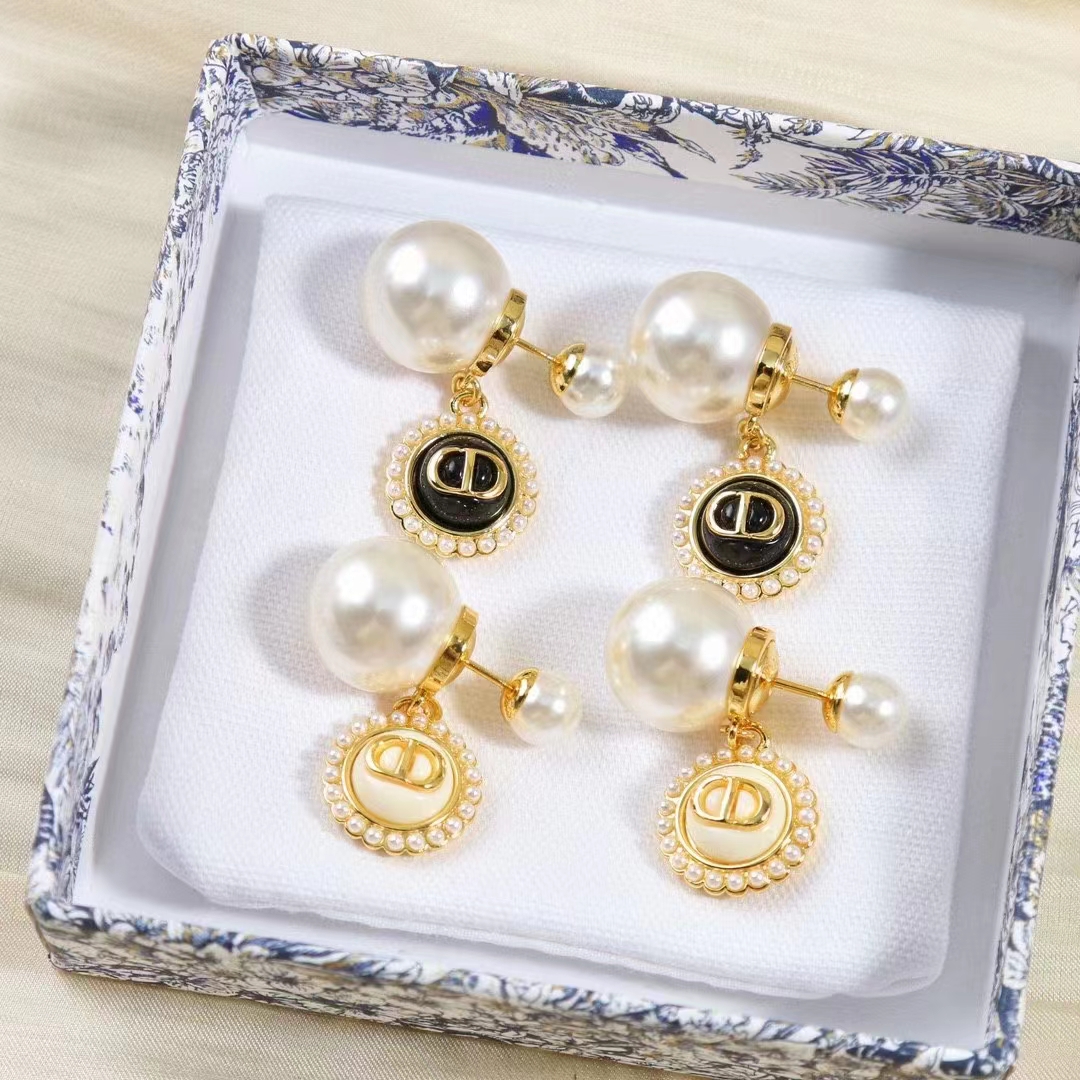 Dior Women Dior Tribales Earrings White Resin Pearls Latte Glass