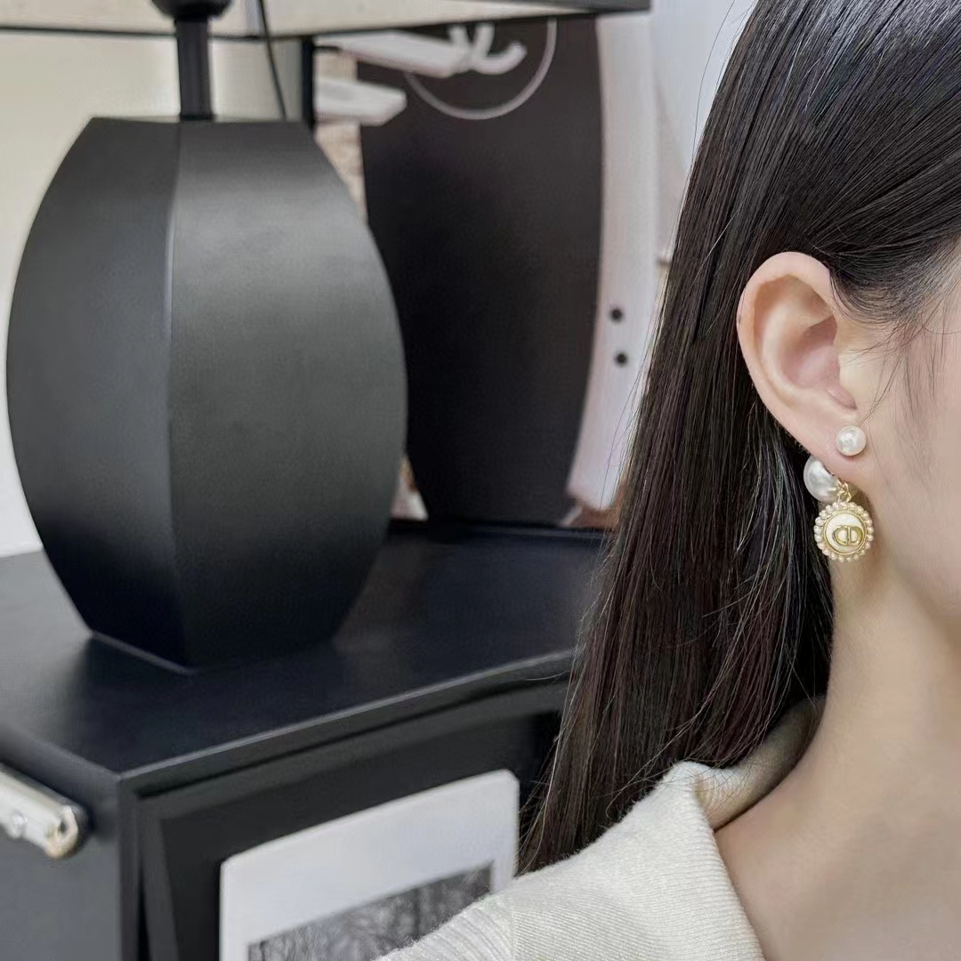 Dior Women Dior Tribales Earrings White Resin Pearls Latte Glass