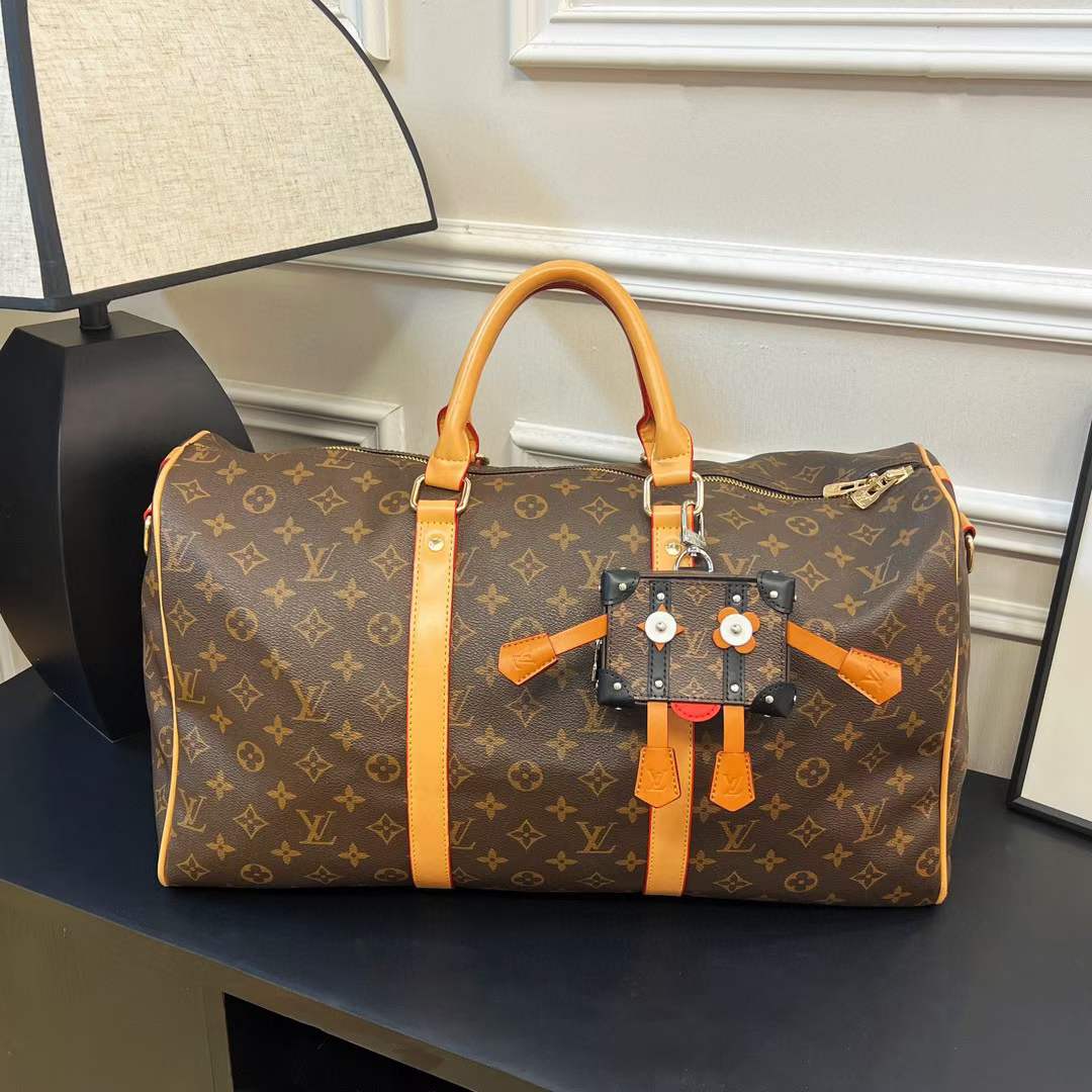 Louis Vuitton LV Unisex Mister Trunk Key Holder And Bag Charm M01201