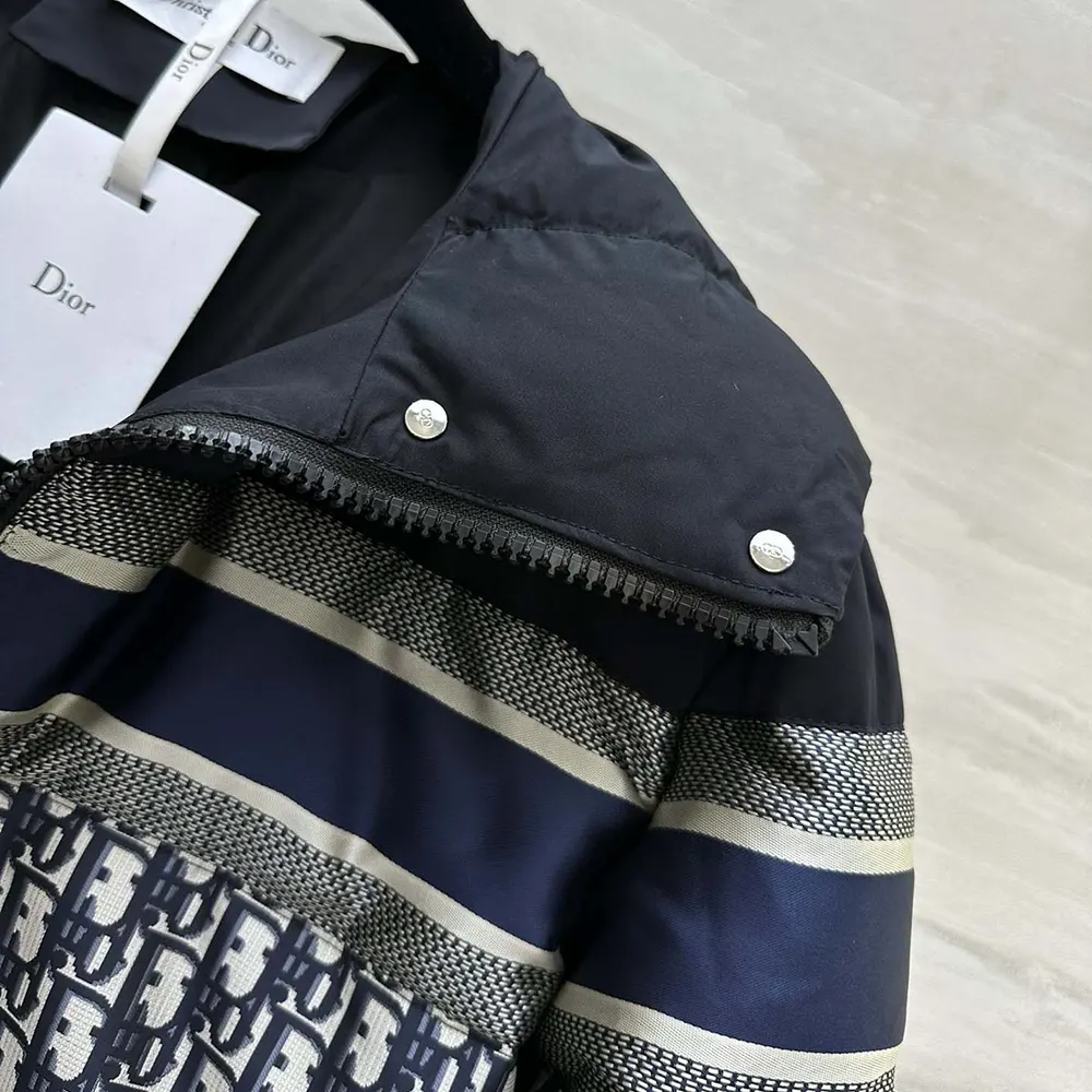 Dior Men Reversible Cropped Puffer Jacket Blue and Ecru Dior Oblique Quilted Technical Taffeta
