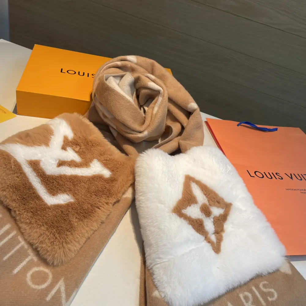 Louis Vuitton Unisex Cold Reykjavik Scarf-Beige M74354