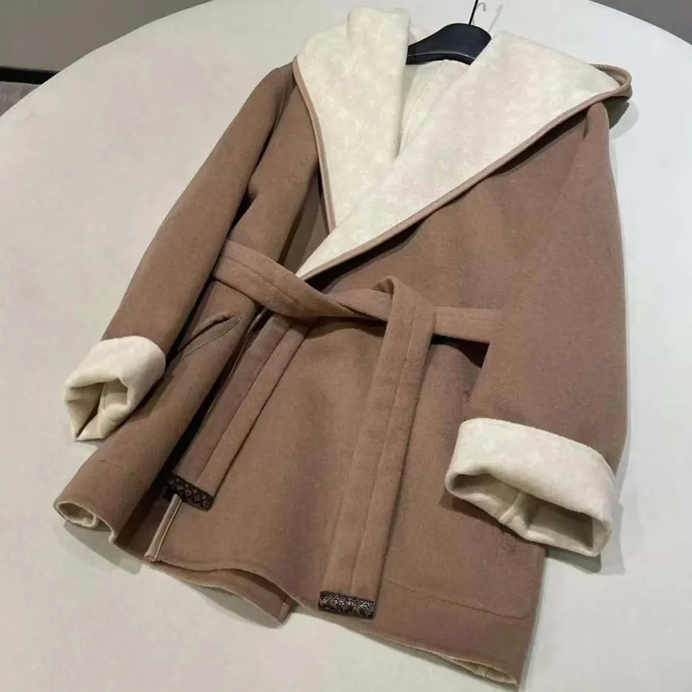 Louis Vuitton LV Women Reversible Signature Short Hooded Wrap Coat 1AFSKE