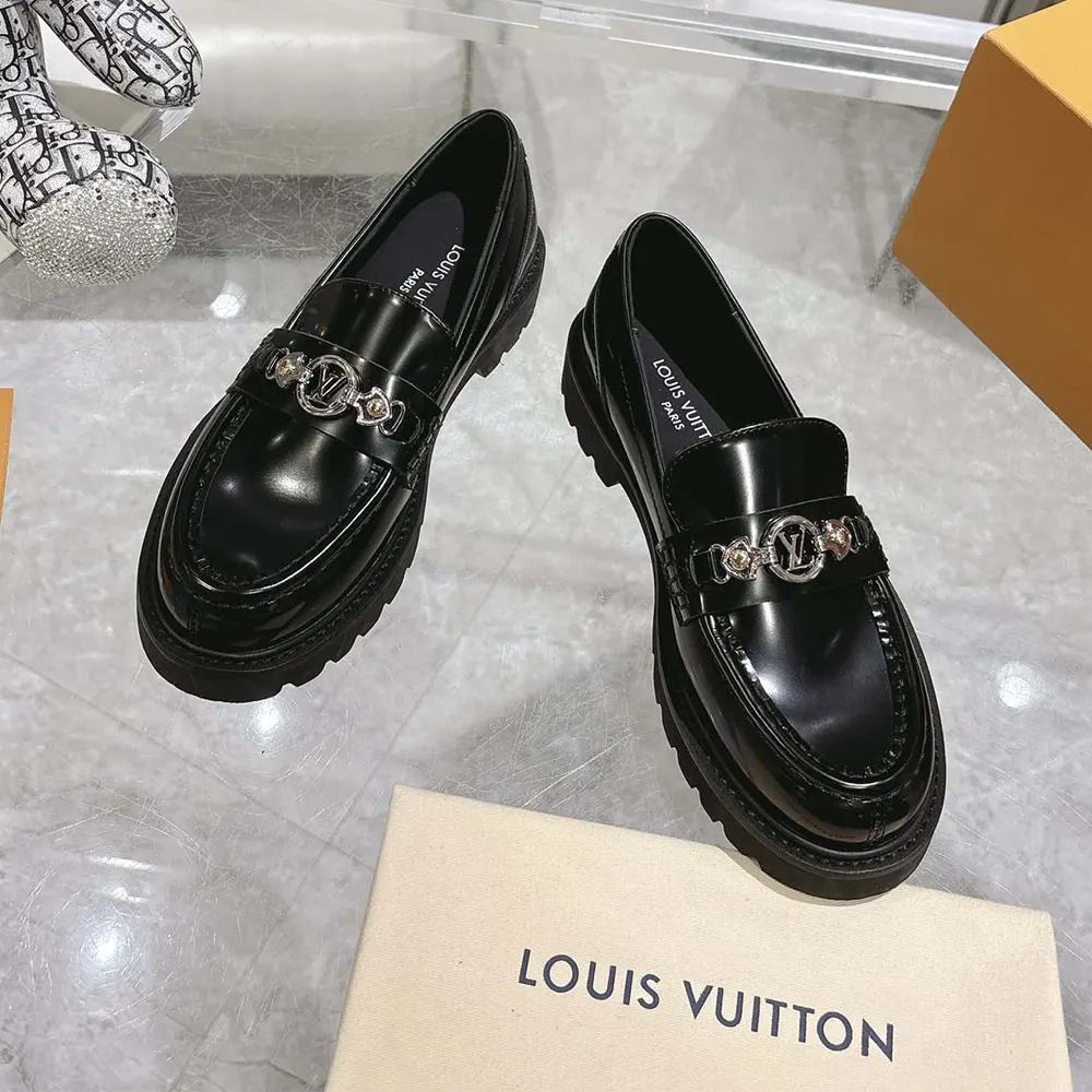 Louis Vuitton LV Women District Flat Loafer-Black 1AGXI3