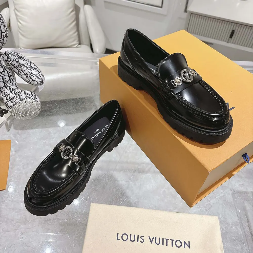 Louis Vuitton LV Women District Flat Loafer-Black 1AGXI3