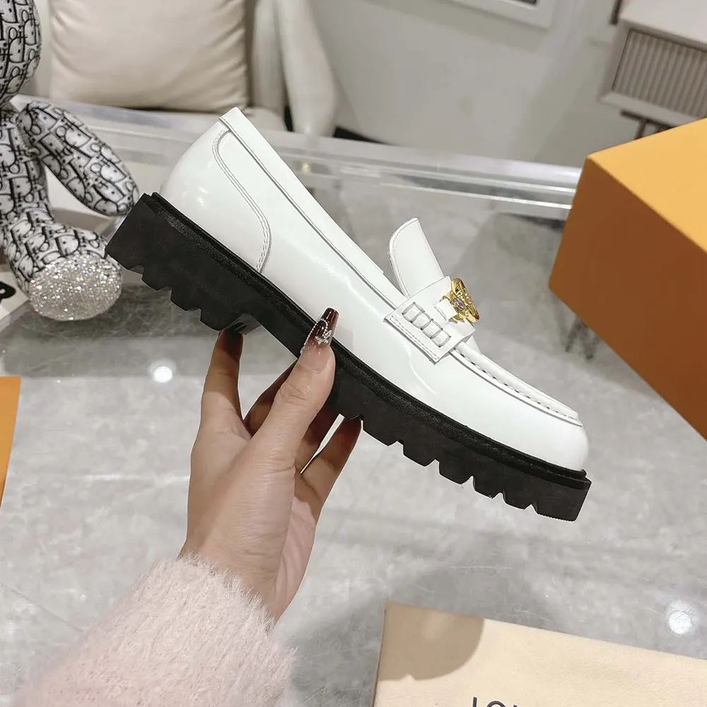 Louis Vuitton LV Women District Flat Loafer-White 1AGXIZ