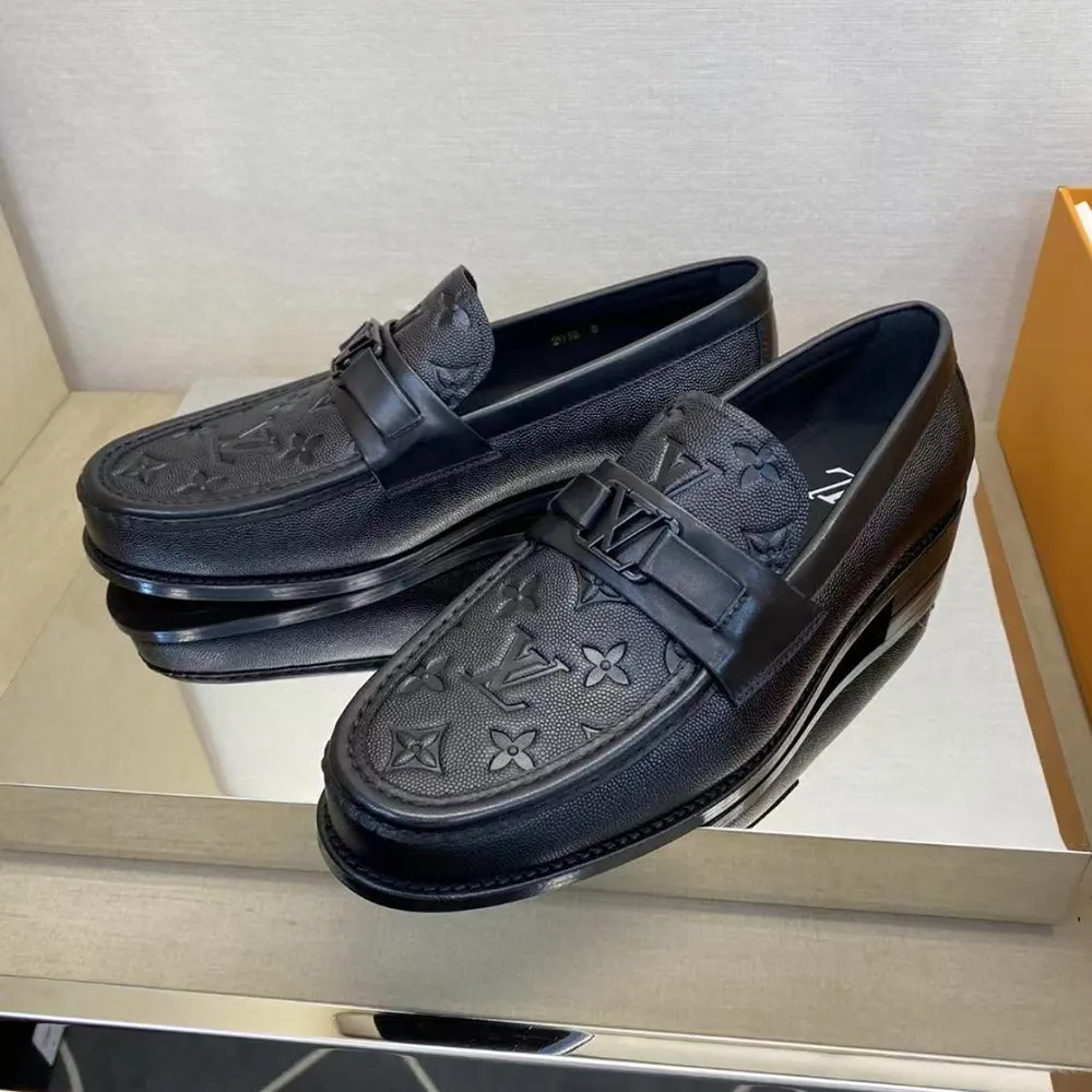 Louis Vuitton LV Men Major Loafer in Calf Leather-Black