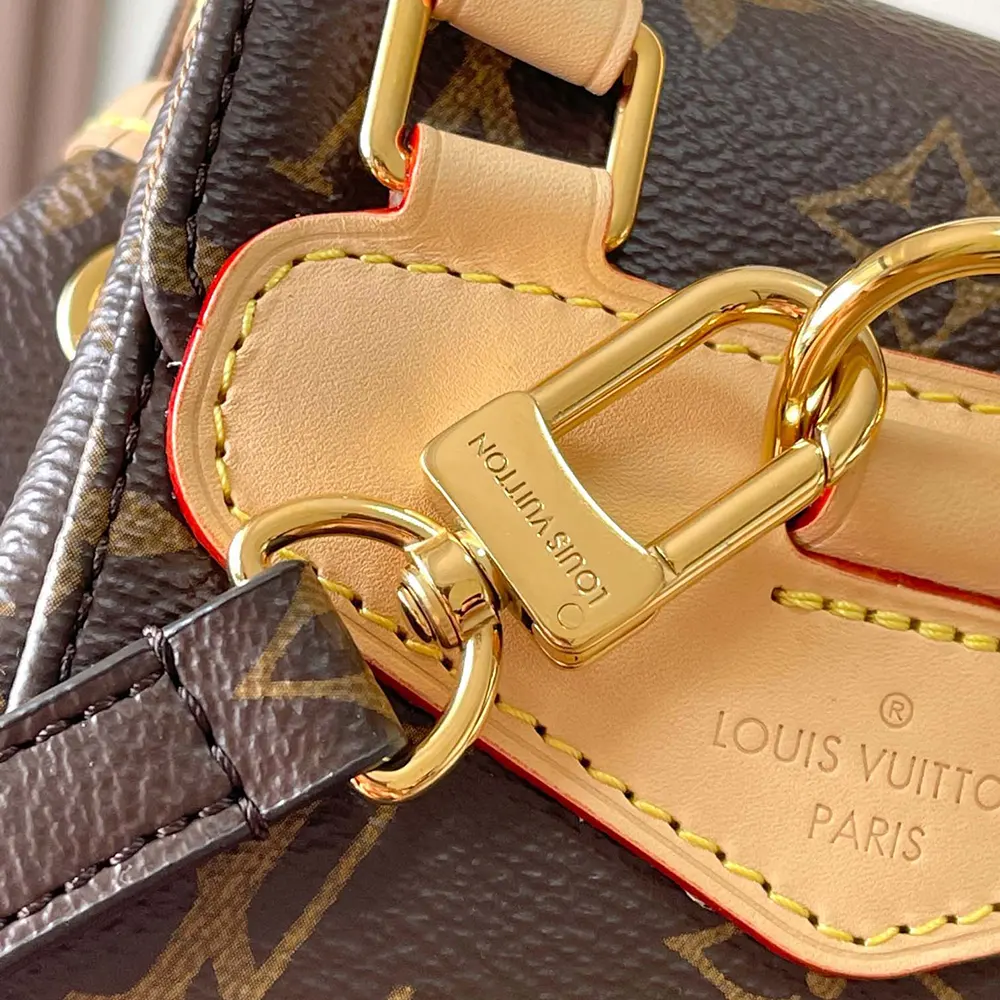 Louis Vuitton LV Women Montsouris Mini in Natural cowhide-leather Trim M11199