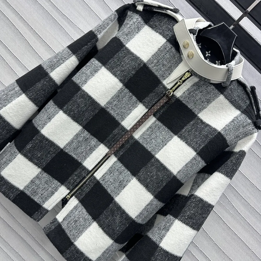 Louis Vuitton Women Double Face Check Cape 1AGPE9