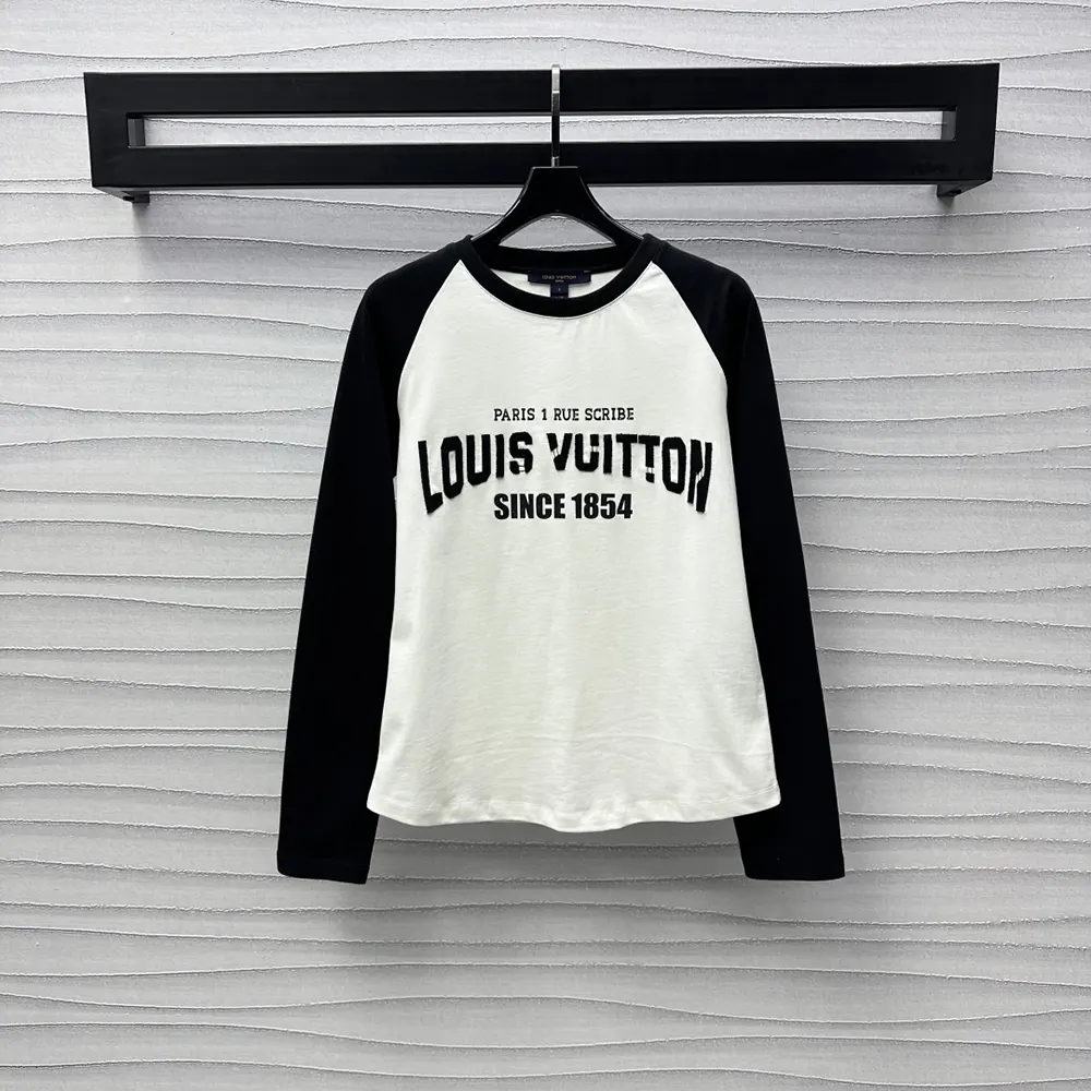 Louis Vuitton LV Women Signature Varsity Long-Sleeved Top 1AGPHO